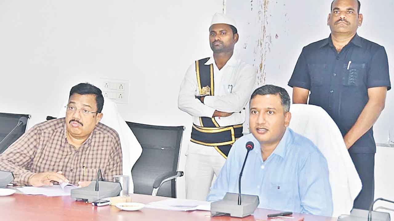 పది పరీక్షలను పకడ్బందీగా నిర్వహించాలి