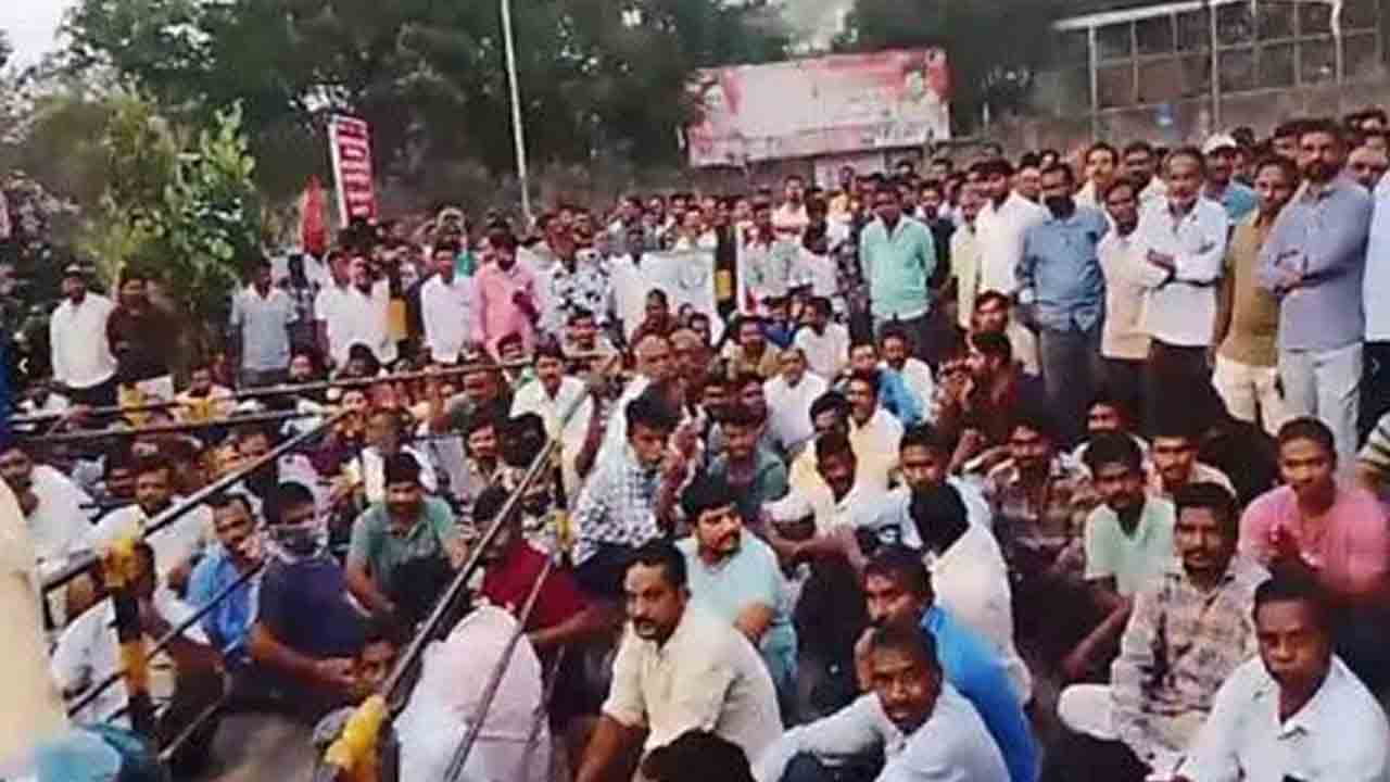 కార్మికులకు న్యాయం జరిగే వరకు పోరాటం.. కాంట్రాక్టు కార్మిక సంఘాల జేఏసీ కన్వీనర్‌ సోమిరెడ్డి