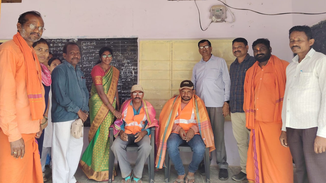 DPO | పారిశుద్ధ్య కార్మికుల సేవలు వెలకట్టలేనివి : డీపీవో