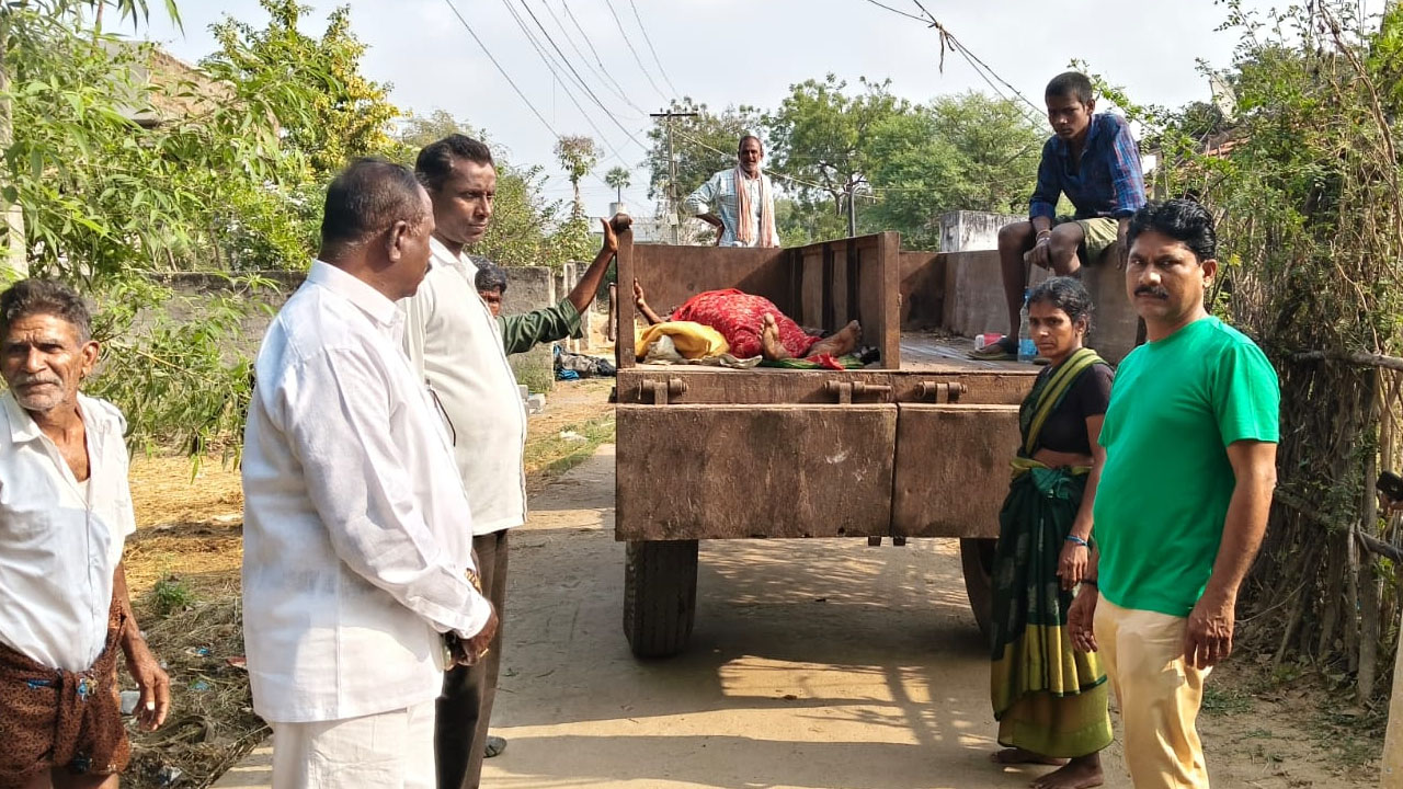 Cremation | అనాధ శవానికి సర్పంచ్ ఆధ్వర్యంలో దహన సంస్కారాలు