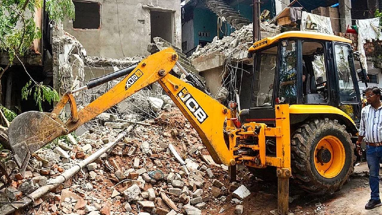 Delhi’s Uttam Nagar | ఢిల్లీ ఉత్తమ్ నగర్‌లో యువకుడి హత్య ఘటన.. నిందితుడి ఇంటిపైకి బుల్డోజర్