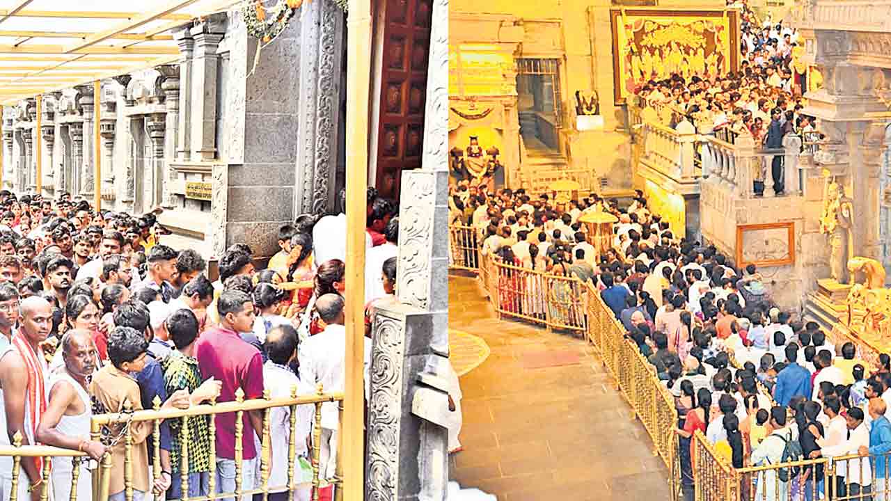 భక్తుల సందడి.. కిటకిటలాడిన యాదగిరిగుట్ట.. స్వామిని దర్శించుకున్న 30 వేల మంది భక్తులు