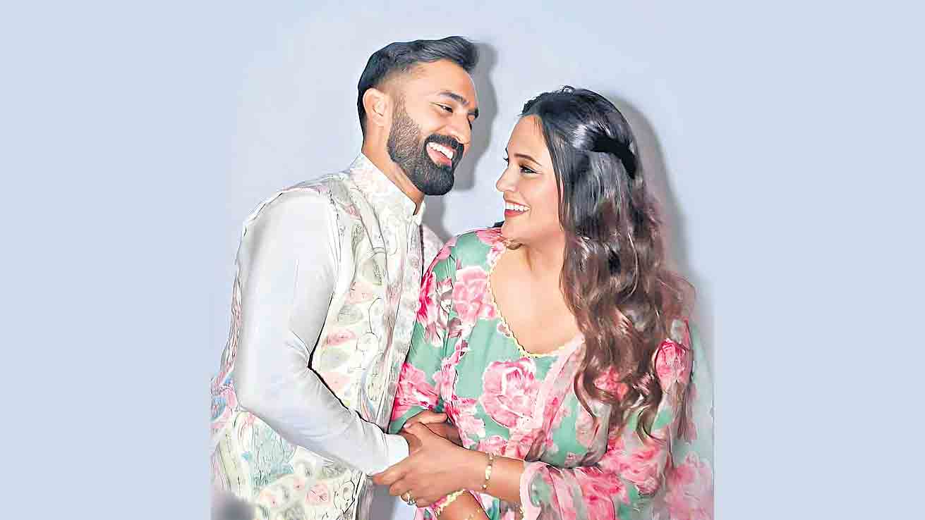 దినేశ్‌, దీపికకు పుత్రికోత్సాహం