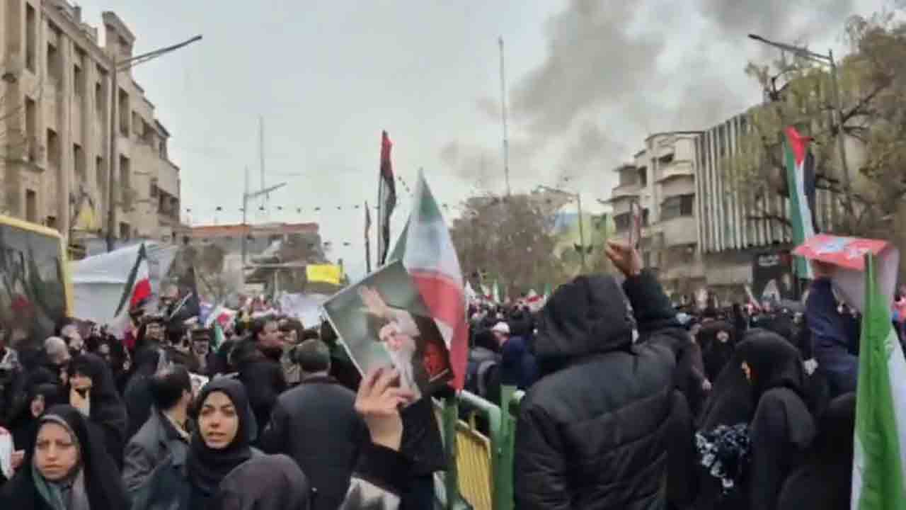 Explosion Rocks Tehran | ఇరాన్‌ రాజధానిలో భారీ నిరసన ర్యాలీ.. ఇజ్రాయెల్‌ దాడుల్లో మహిళ మృతి