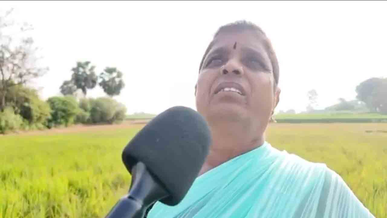 Farmer | వరి చేను ఎండిపోతుంది.. మా ఎమ్మెల్యే యశస్విని రెడ్డి ఒక్కసారి కూడా వస్తలేదు : మహిళా రైతు