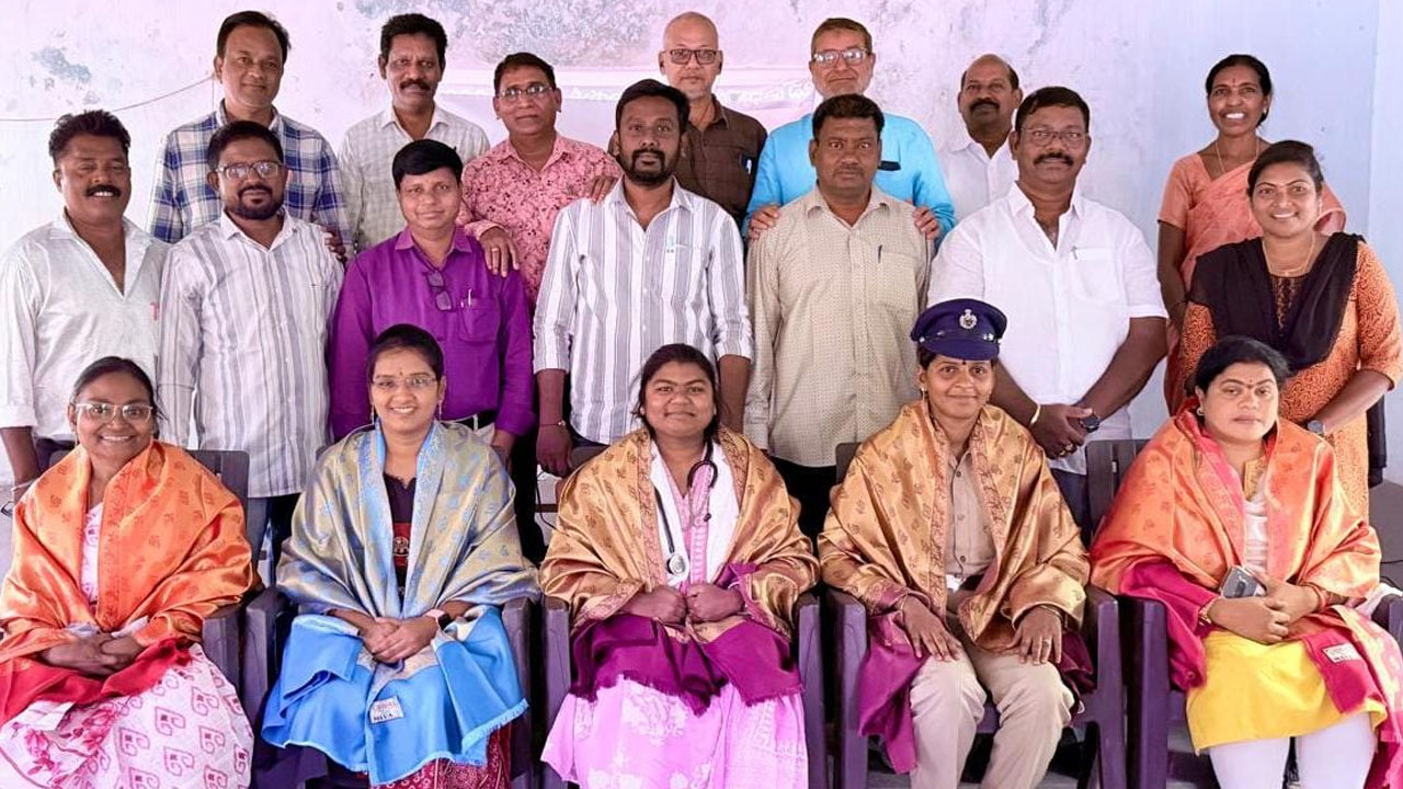 Women Employees | ప్రెస్‌క్లబ్‌ ఆధ్వర్యాన ఉత్తమ మహిళా ఉద్యోగులకు సన్మానం