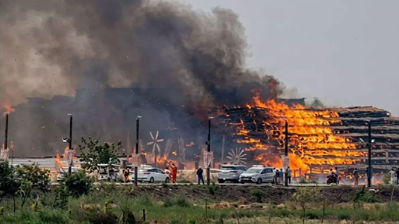 Fire accident | అయోధ్య యజ్ఞశాలలో భారీ అగ్నిప్రమాదం.. కాలిబూడిదైన వెదురు మండపం