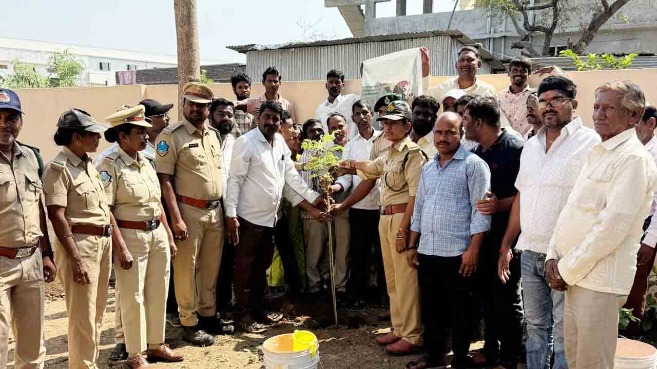 Forests | వన్యప్రాణుల సంరక్షణకు అడవులే ఆధారం : ఫారెస్ట్ సెక్షన్ ఆఫీసర్ మహమ్మద్ జలీల్