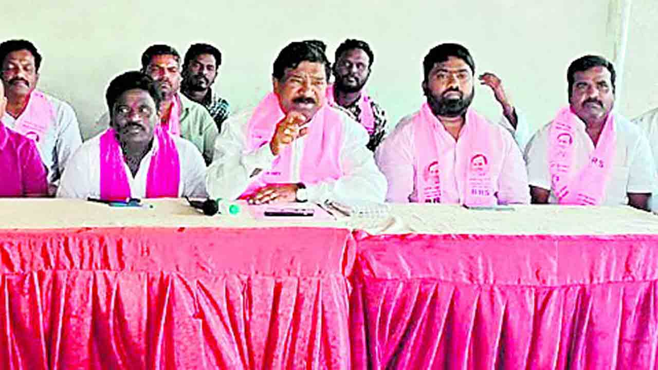 కడియం శ్రీహరిపై అనర్హత వేటు వేయాలి