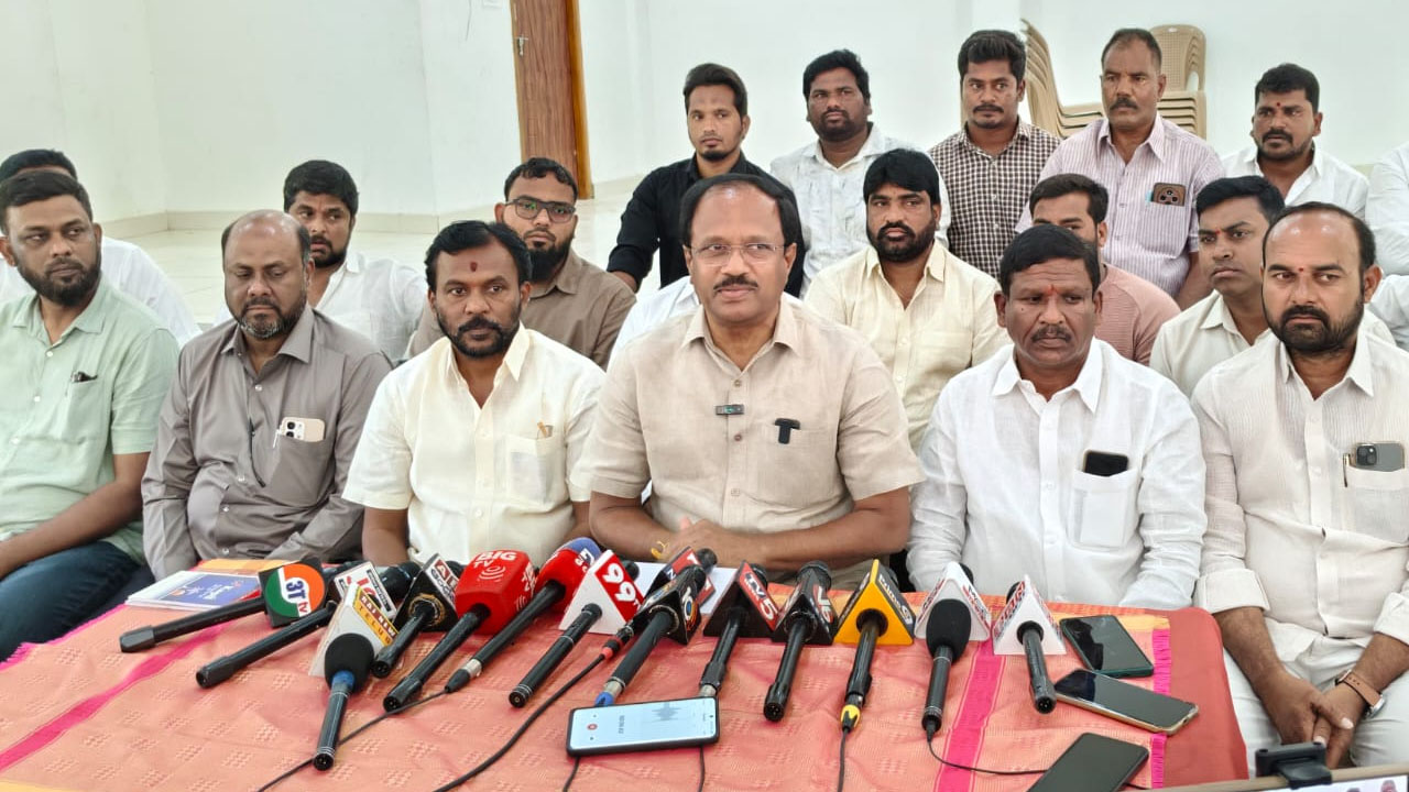 Former Minister Laxma reddy | ఇంకెన్ని రోజులు ప్రజలను మభ్య పెడుతారు ? కాంగ్రెస్‌కు మాజీ మంత్రి సూటి ప్రశ్న