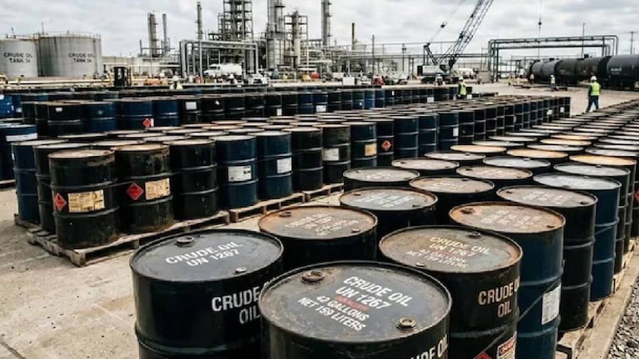 Fuel Supplies | దేశంలో 60 రోజులకు సరిపడా చమురు నిల్వలు.. ఆందోళన అక్కర్లేదన్న కేంద్రం