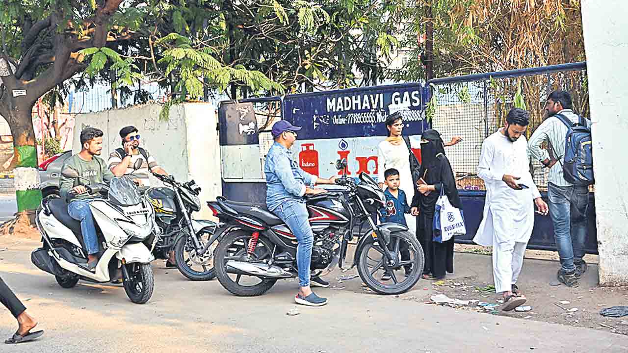 తప్పని గ్యాస్ తిప్పలు