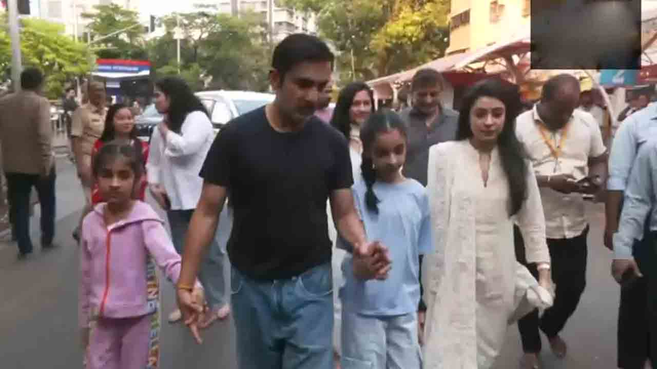 Gautam Gambhir | కుటుంబంతో కలిసి సిద్ధి వినాయకుని దర్శించుకున్న గౌతమ్‌ గంబీర్‌.. Video