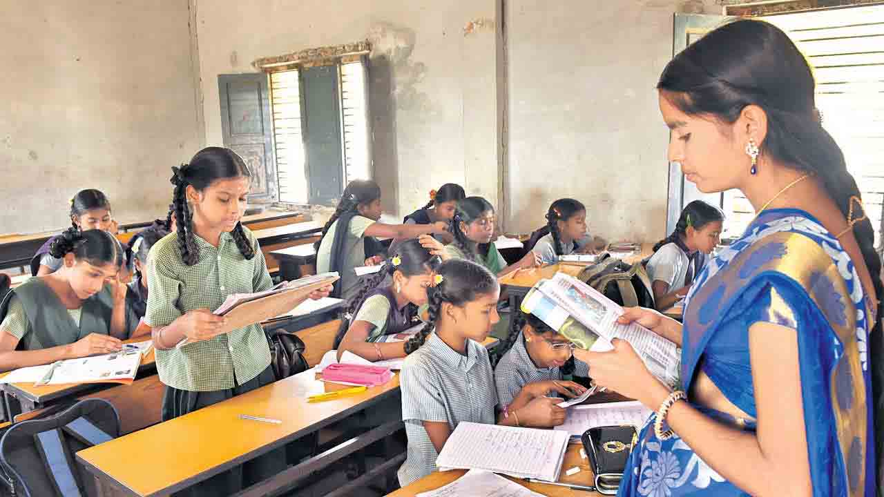 ఫిన్లాండ్‌ టూర్‌కు 28 మంది టీచర్లు