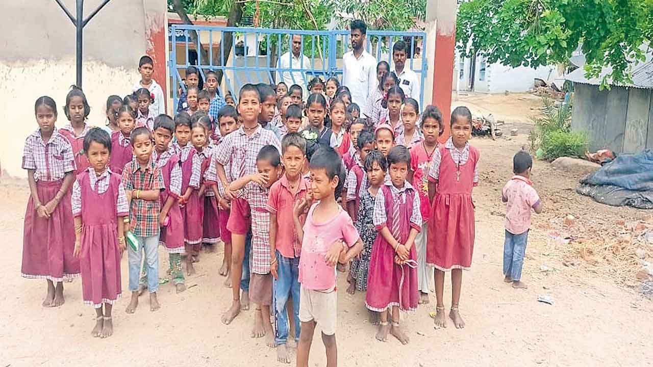 విద్యా కమిషన్‌ నివేదిక.. తప్పుల తడక