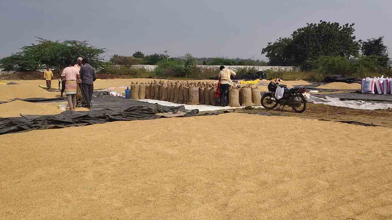 కొనుగోలు కేంద్రాలేవి?