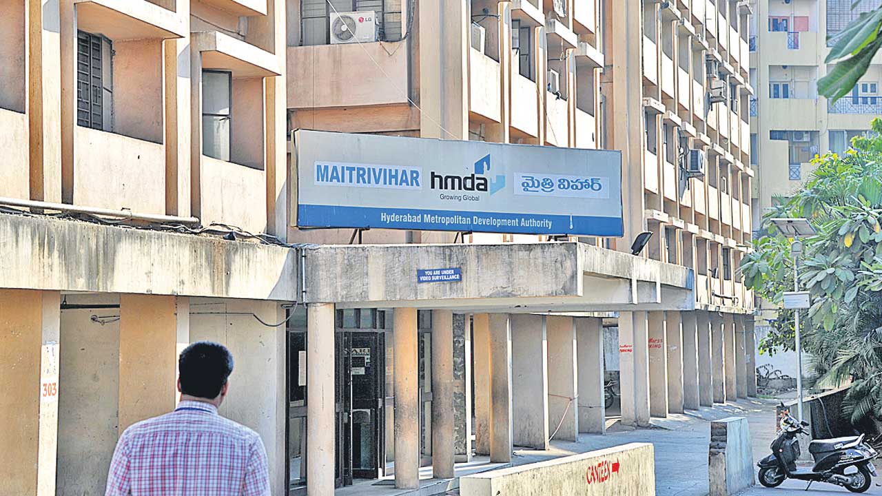 అభివృద్ధికి ఆస్తుల తనఖా?