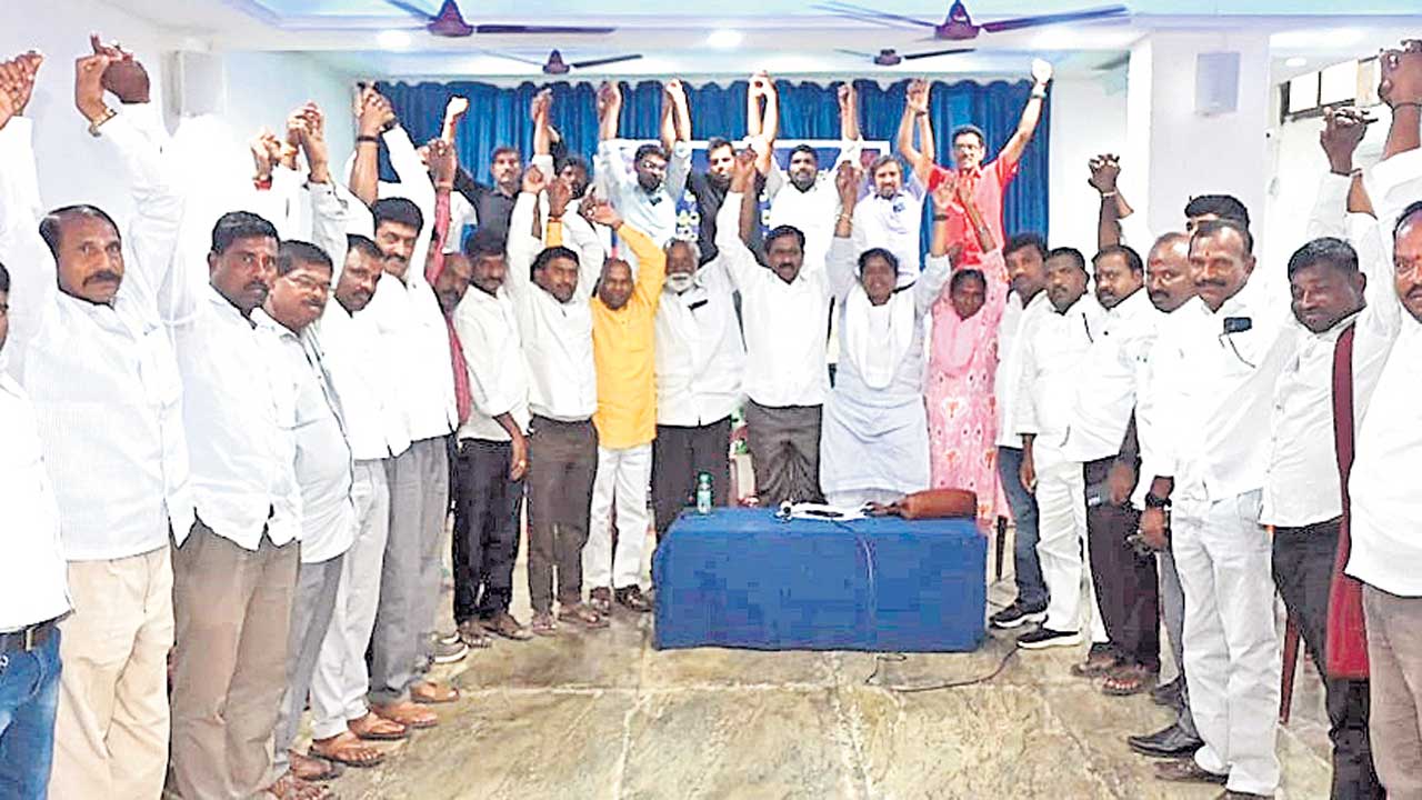 కుమ్మెర నిందితులపై హత్య కేసు పెట్టాలి