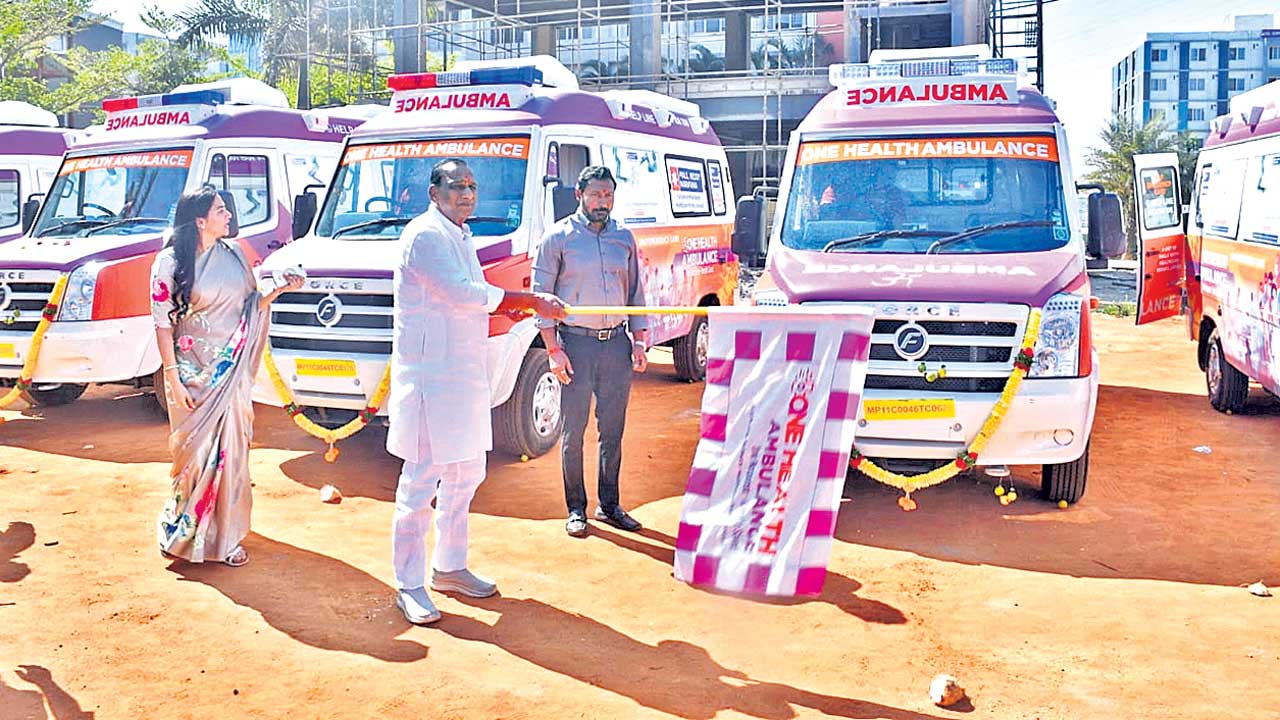 వన్‌ హెల్త్‌ అంబులెన్స్‌ను వినియోగించుకోవాలి