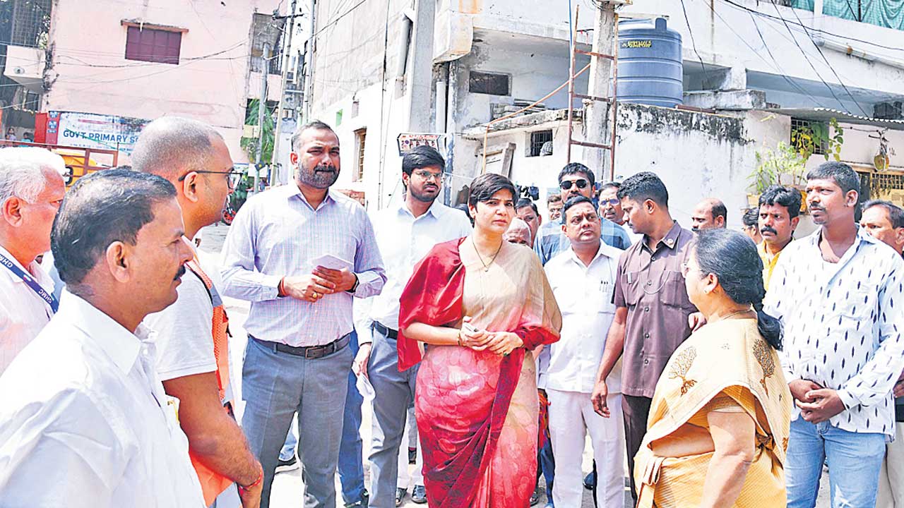 పార్కులను అభివృద్ధి చేయాలి