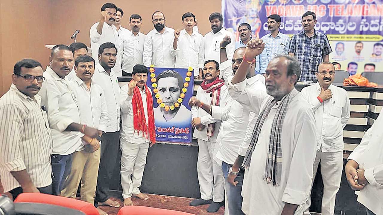 రేవంత్‌ను సీఎం పదవి నుంచి దింపుతాం