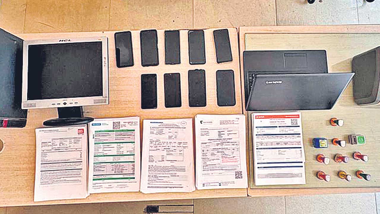 నకిలీ వాహన బీమా ముఠా గుట్టురట్టు