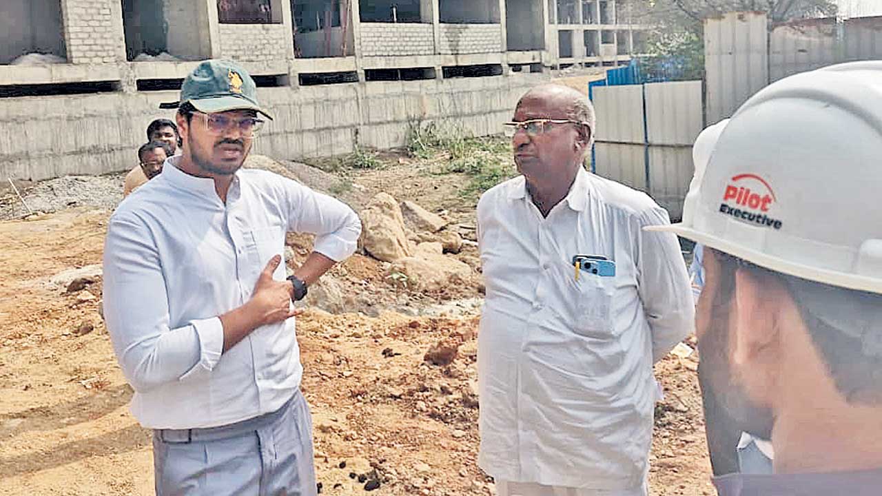 ఇండ్ల నిర్మాణం పూర్తయ్యేదెప్పుడో?