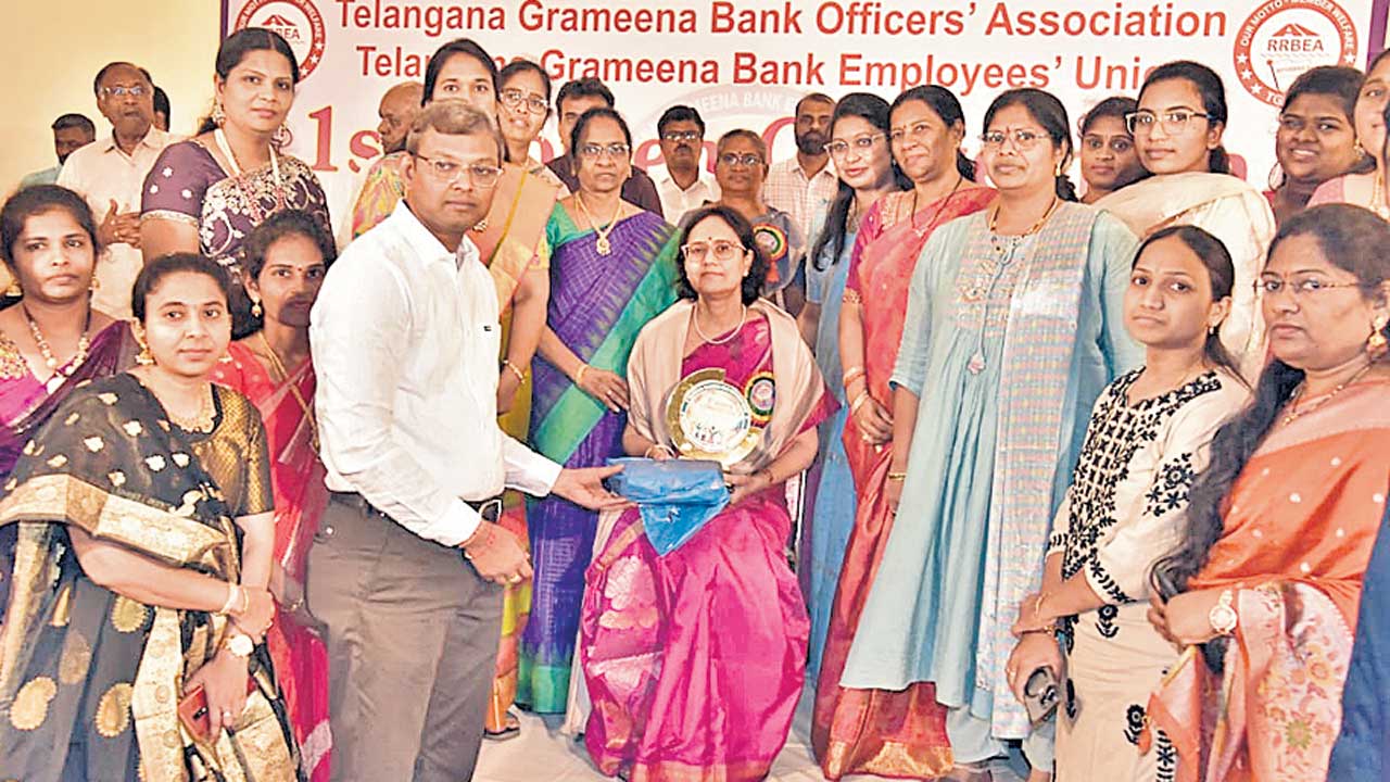 ఆడబిడ్డల ఉన్నత విద్యను ప్రోత్సహించాలి