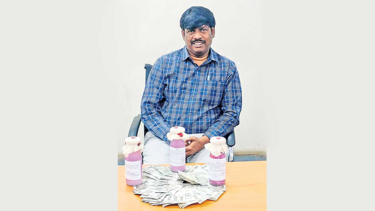 ఏసీబీ వలలో ముసాపేట సీవో మురళి