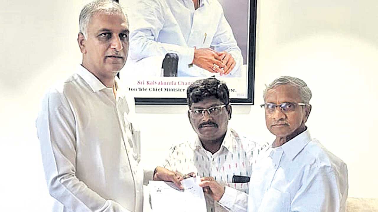 నిరాహార దీక్షలకు మద్దతివ్వండి