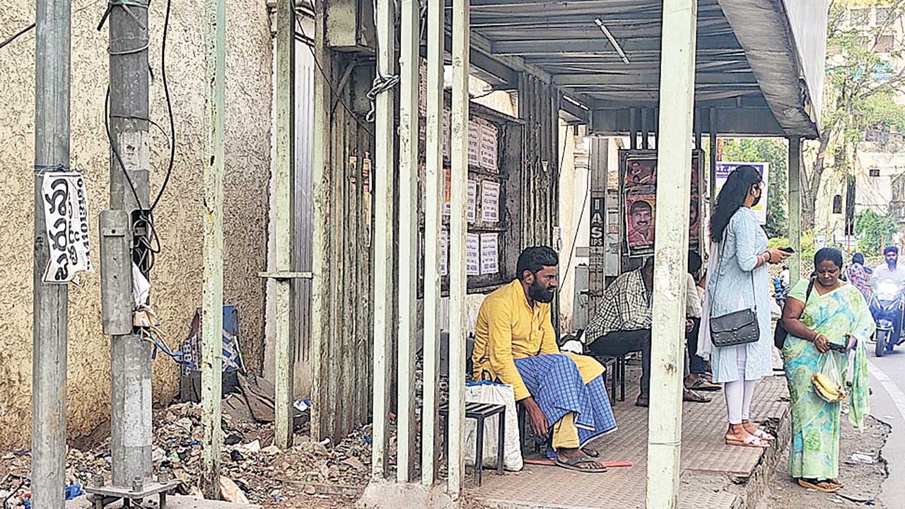 బాబోయ్‌..బస్‌షెల్టర్లు