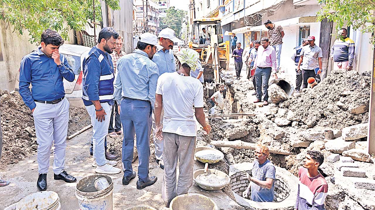 బయటపడుతున్న అధికారుల నిర్లక్ష్యం
