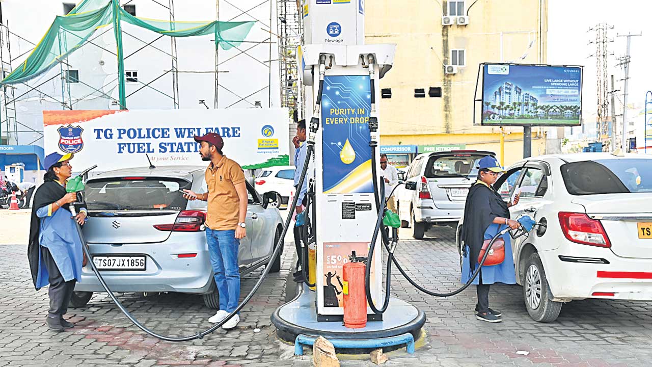 పెట్రోల్‌ బంకులకు షాక్‌