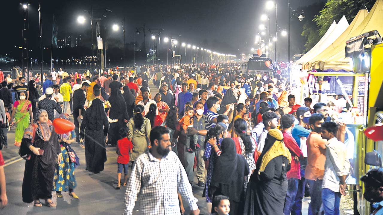 జాడ లేని నైట్‌ బజార్లు