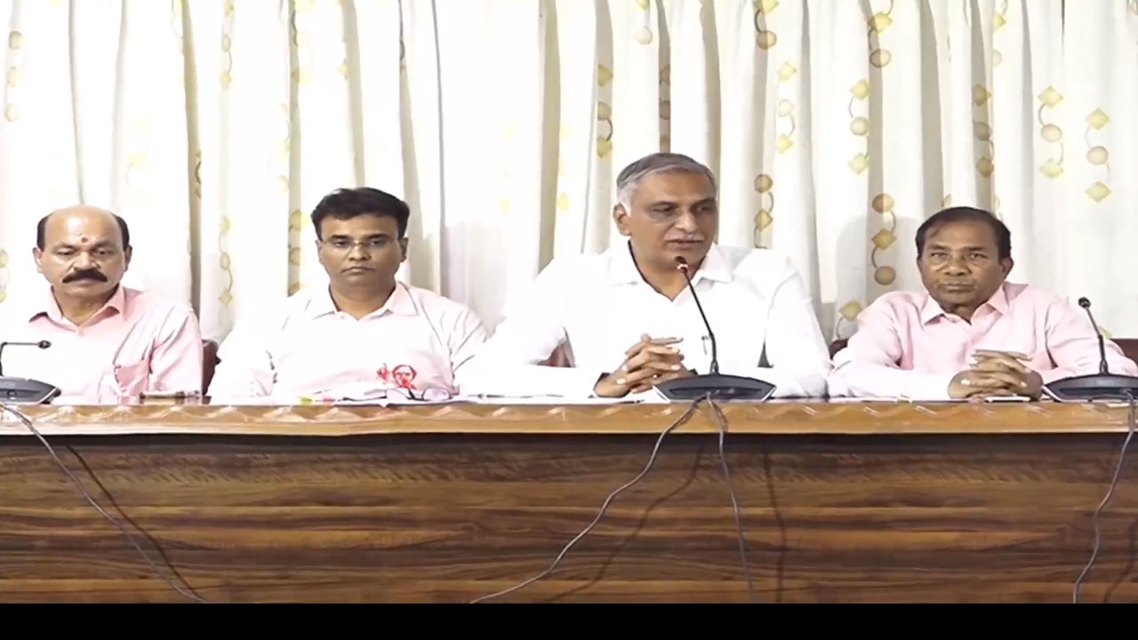 Harish Rao | కృష్ణా, గోదావరి జలాల్లో తెలంగాణకు తీవ్ర అన్యాయం..చోద్యం చూస్తున్న కాంగ్రెస్ సర్కార్ : మాజీ మంత్రి హరీష్‌రావు