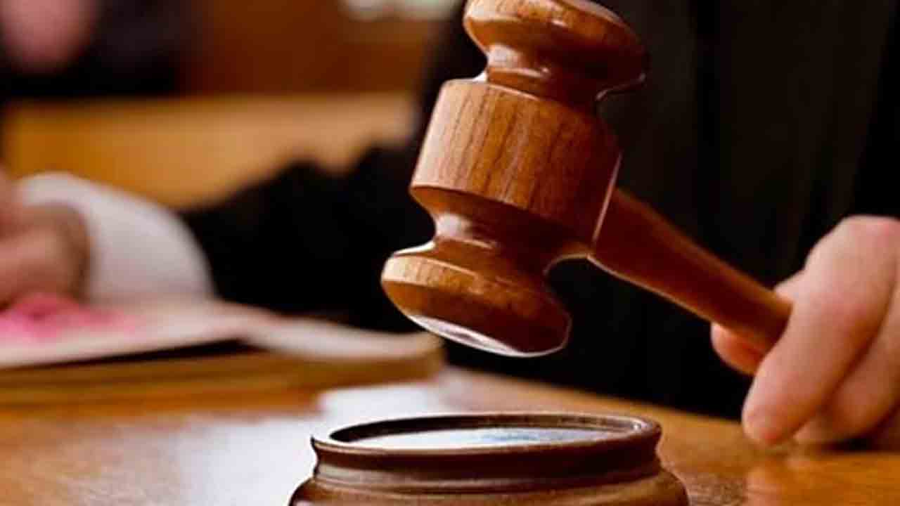 అచ్చంపేట ప్రాజెక్టు మీద ఎన్జీటీ ఉత్తర్వులపై స్టే.. ప్రతివాదులకు హైకోర్టు నోటీసులు