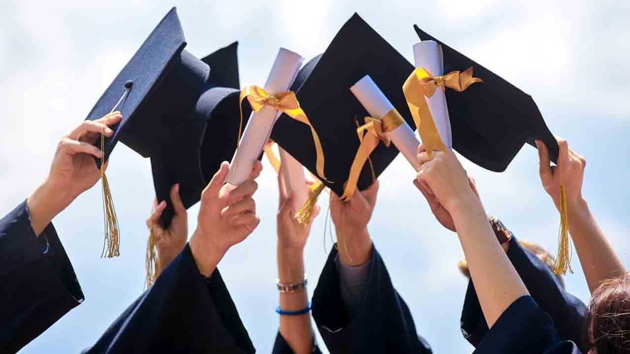 Degree | డిగ్రీతోనే స్టాప్.. ఉన్నత చదువులకు బ్రేక్.. మారుతున్న విద్యార్థుల అభిరుచులు