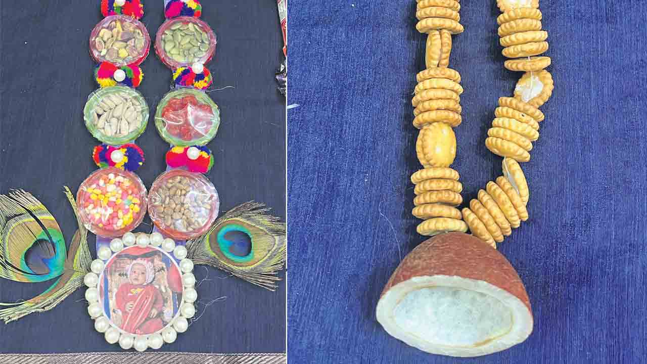 కుడుకల పేర్లు.. బిస్కెట్ల దండలు..!