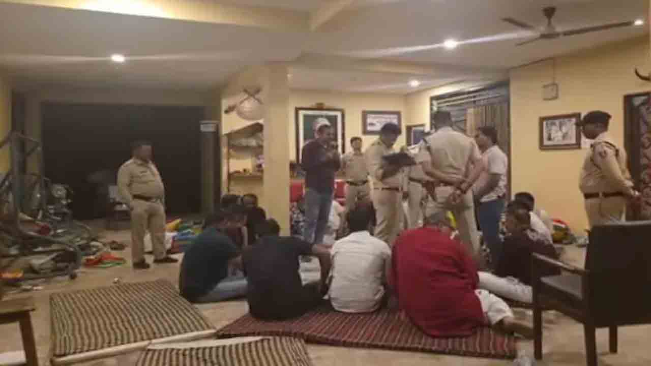 IAS Officer’s Farmhouse Raid | ఐఏఎస్‌ అధికారిణి ఫామ్‌హౌస్‌పై పోలీసులు   రైడ్‌.. పేకాట ఆడుతున్న 18 మంది అరెస్ట్‌