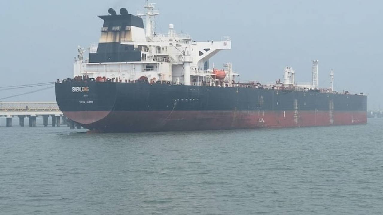 Indian Vessels |భారత నౌకలకు అనుమతించిన ఇరాన్.. హోర్ముజ్ జలసంధి మార్గంలో రూట్ క్లియర్