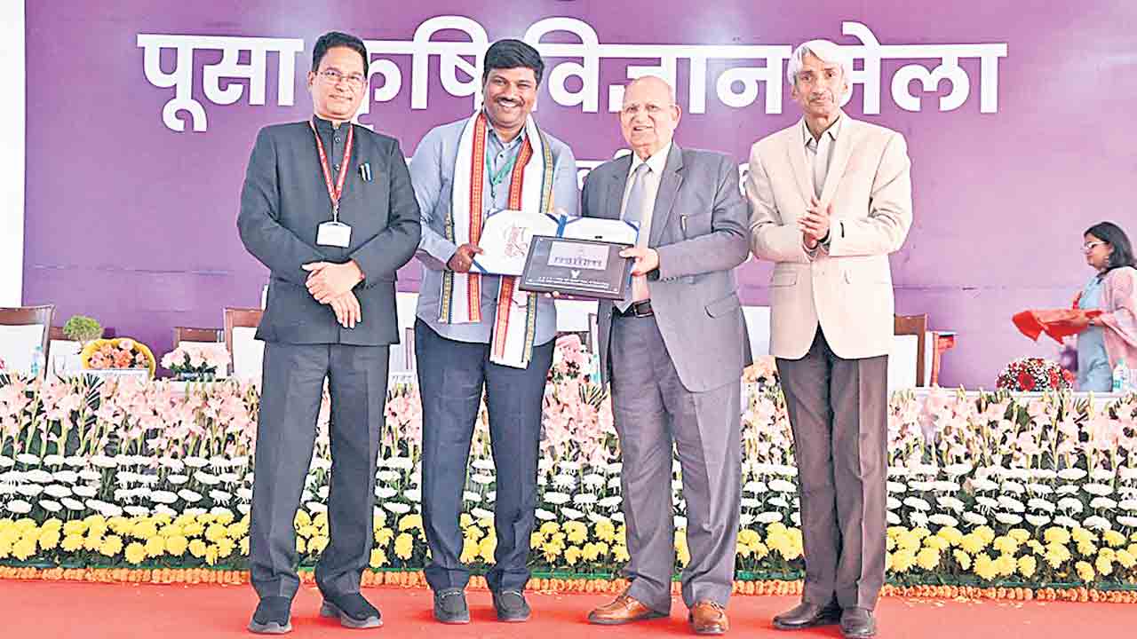 ఇన్నోవేటివ్‌ ఫార్మర్‌ అవార్డు అందుకున్న తెలంగాణ వాసి