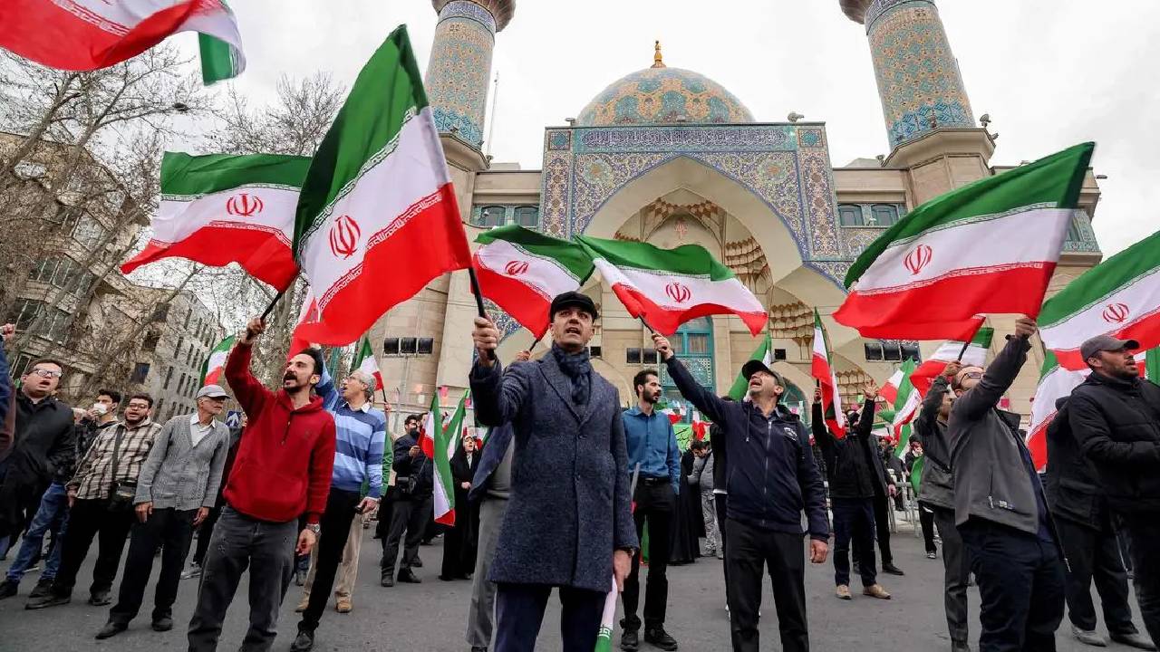 Iran-Israel-US War | అలా చేస్తే ఆస్తులు సీజ్ చేస్తాం.. విదేశాల్లో ఉంటున్న పౌరులకు ఇరాన్ హెచ్చరిక