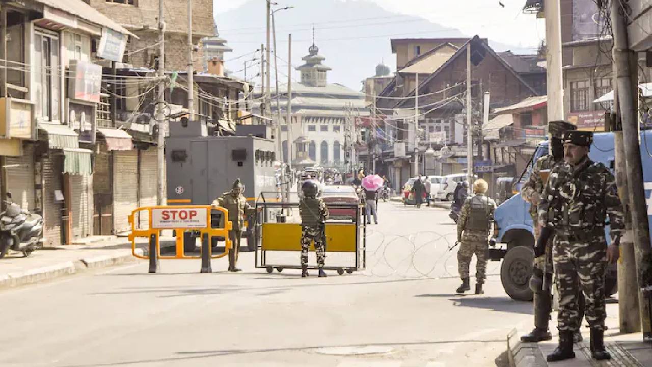 Jammu and Kashmir | ఖమేనీ మృతిపై నిరసనలు, ఉద్రిక్తత.. కాశ్మీర్‌లో వారం తర్వాత ఆంక్షల తొలగింపు