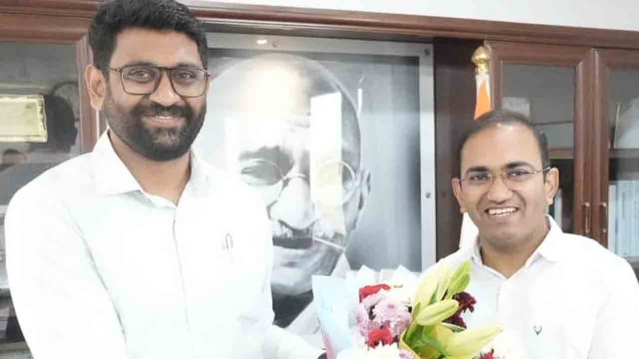 టీజీఎస్పీడీసీఎల్‌ సీఎండీ బాధ్యతల స్వీకరణ