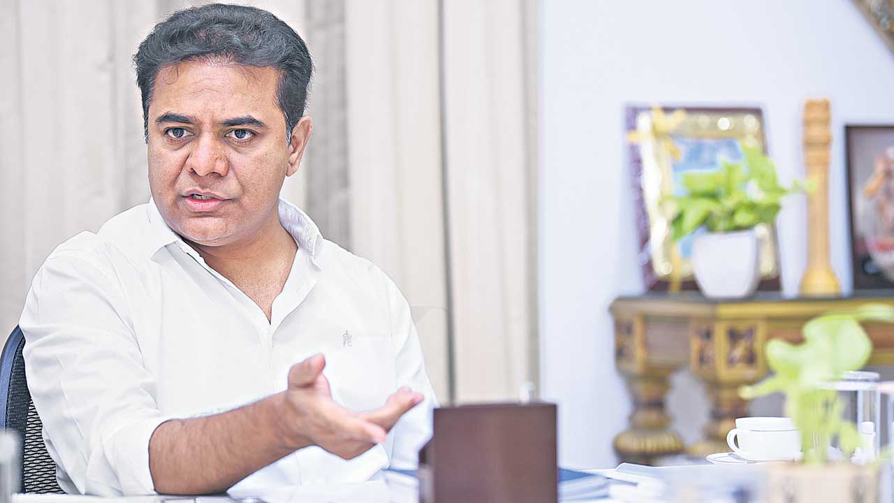 పేదల ఇండ్లను కూలగొడితేనే అభివృద్ధా?