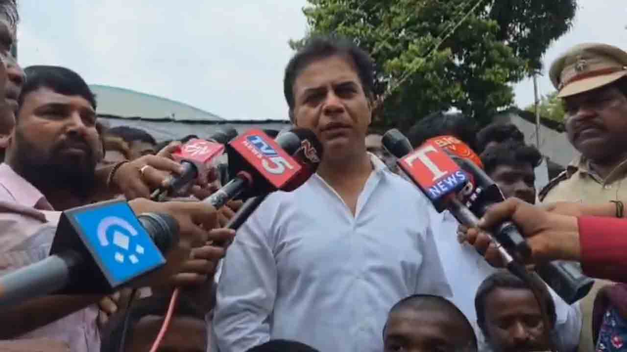 KTR | నడిరోడ్డు మీద కలవాల్సిన దుస్థితి.. దివ్యాంగులకు రూ.6 వేల పెన్షన్ ఎందుకివ్వడం లేదు : కేటీఆర్‌