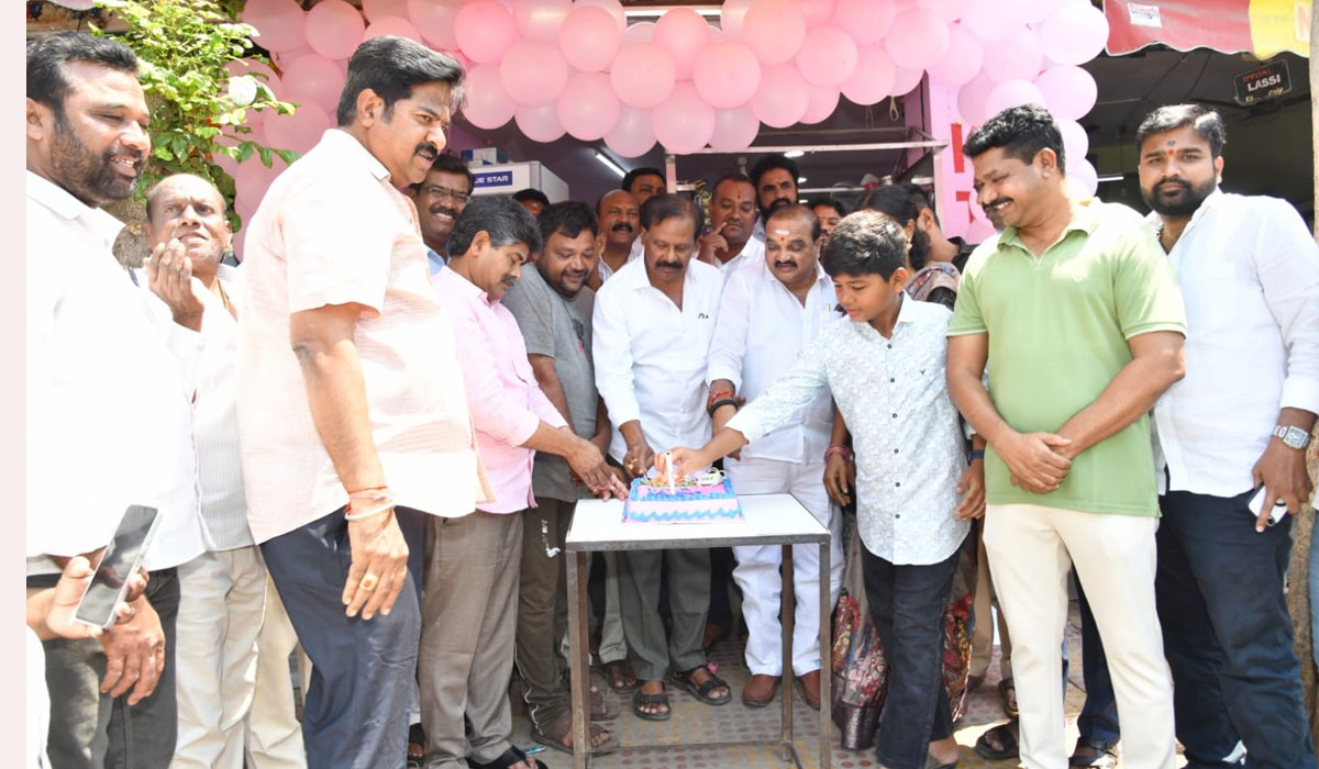 KTR Tea Stall | రామన్నే.. నా దేవుడు.. కేటీఆర్ టీ స్టాల్ నిర్వాహకుడు శ్రీనివాస్