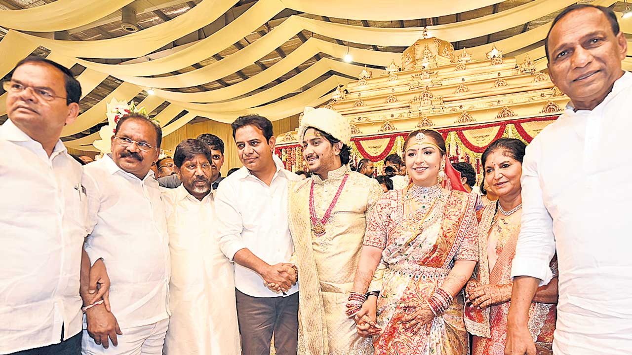 భట్టి కుమారుడి పెండ్లిలో బీఆర్‌ఎస్‌కు క్రేజ్‌