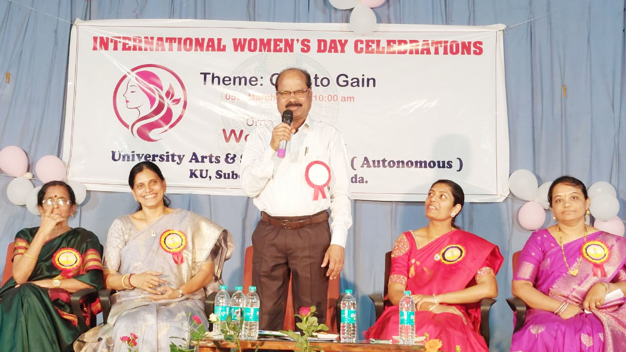 Womens Empowerment | మహిళల సాధికారత సమాజ అభివృద్ధికి కీలకం : కేయూ రిజిస్ట్రార్‌ వల్లూరి రాంచంద్రం