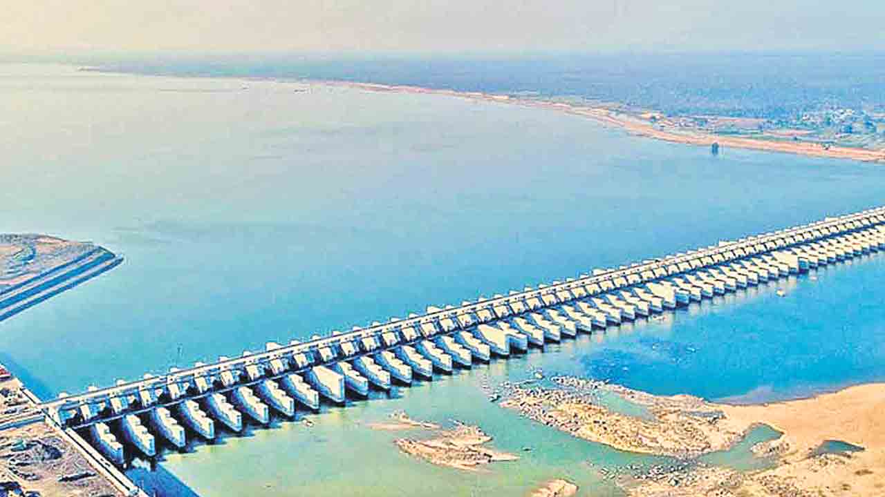 కొండం చెరువు.. నీటినిల్వ సామర్థ్యం కుదింపు!